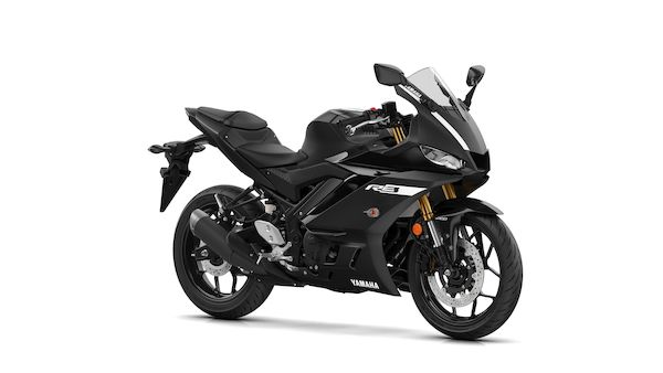 2019-Yamaha-YZF-R320-EU-Power_Black-Studio-001-03_Mobile.jpg